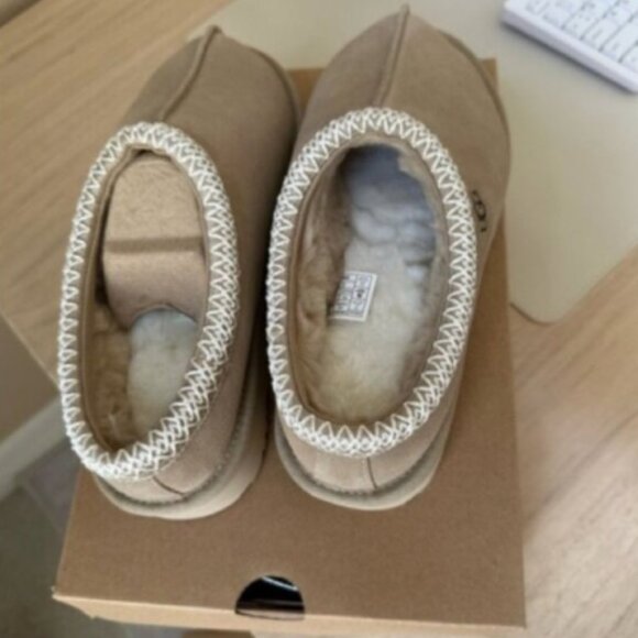 UGG Cream Slippers for Women - Picture 3 of 7